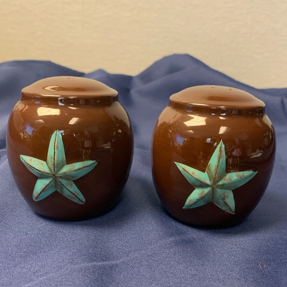 Vintage Turquoise Star salt and pepper shakers. Used in great condition. - Picture 3 of 4